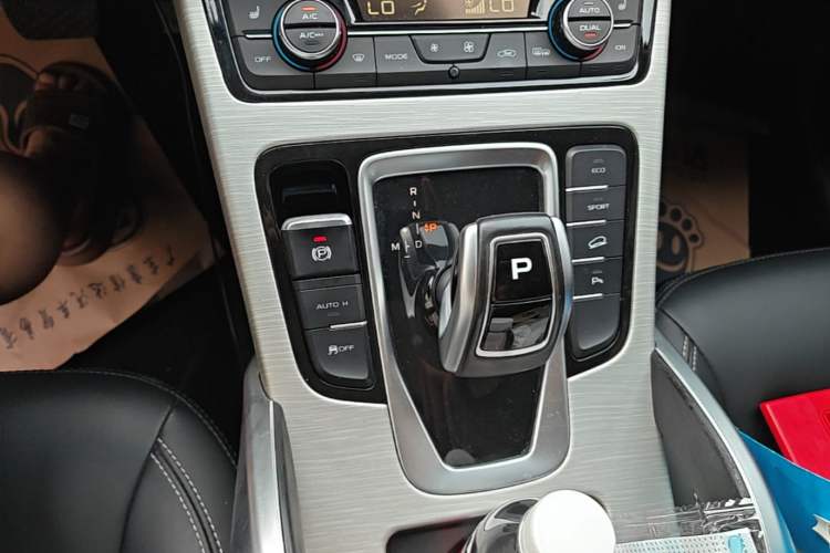Used Geely Auto Emgrand X7 Sport 2020 1.8TD DCT Two-Wheel Drive Smart Connect 4G-Enabled Version Gear Lever