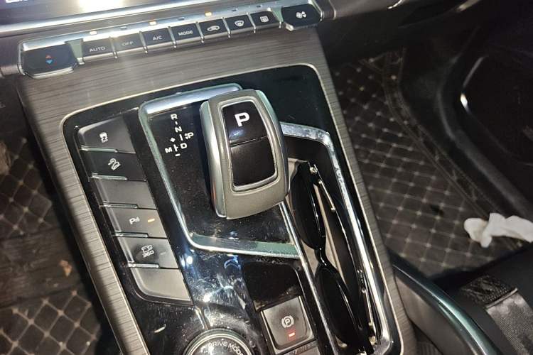 Used Geely Auto Emgrand X7 Sport 2020 1.8TD DCT ZhiZun PRO Gear Lever