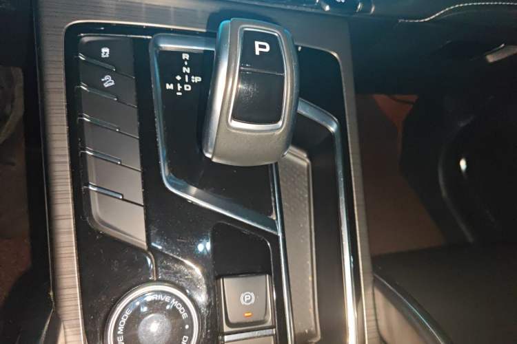 Used Geely Auto Emgrand X7 Sport 2020 1.8TD DCT Smart Connect PRO Gear Lever