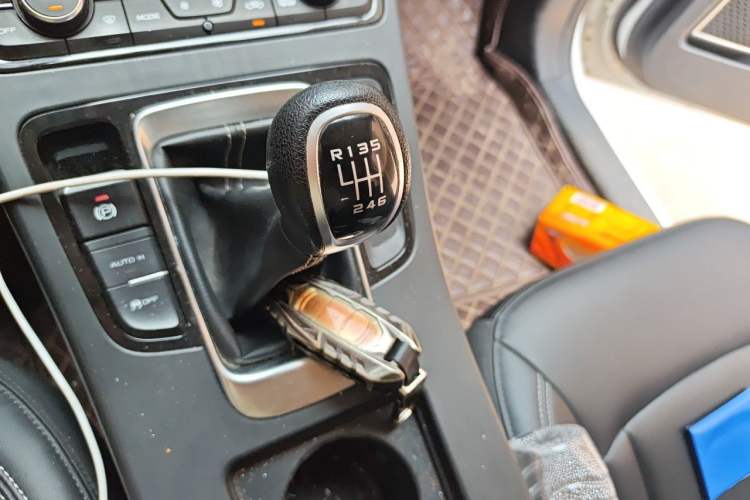 Used Geely Auto Emgrand X7 Sport 2020 1.8TD Manual Two-Wheel Drive Elite Version Gear Lever