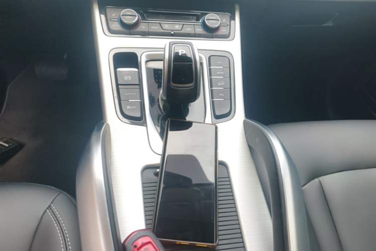 Used Geely Auto Emgrand X7 Sport 2020 1.8TD DCT Two-Wheel Drive Smart Connect 4G-Enabled Version Gear Lever