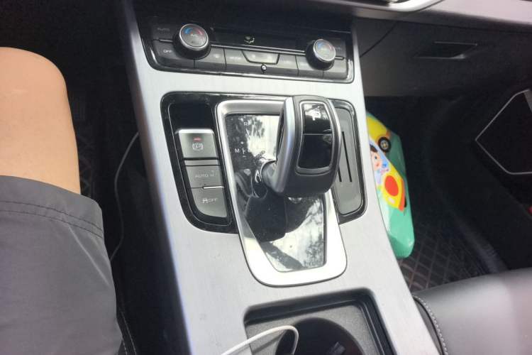 Used Geely Auto Emgrand X7 Sport 2020 1.8TD DCT Two-Wheel Drive Zhiya Model Gear Lever