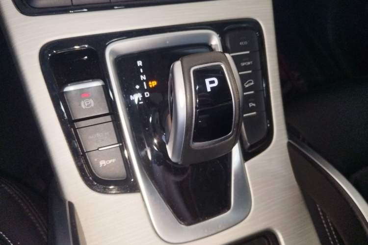 Used Geely Auto Emgrand X7 Sport 2020 1.8TD DCT Two-Wheel Drive Smart Connect 4G-Enabled Version Gear Lever