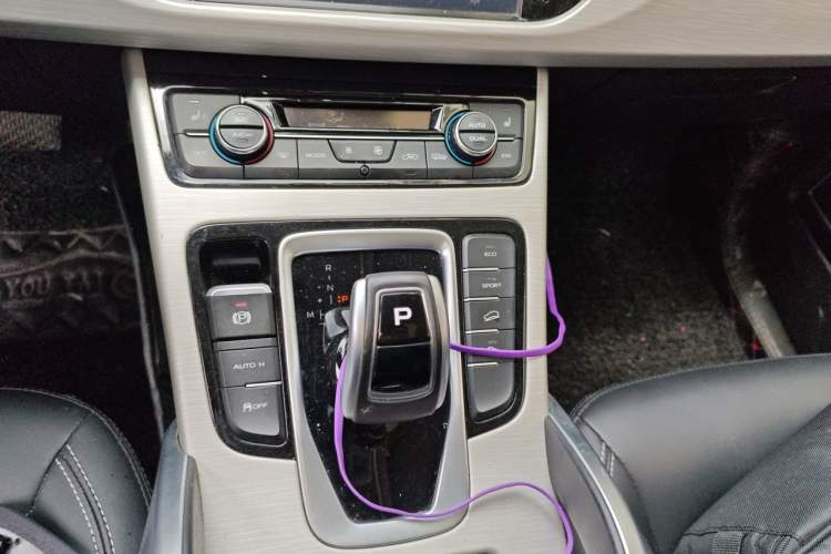 Used Geely Auto Emgrand X7 Sport 2020 1.8TD DCT Two-Wheel Drive Smart Connect 4G-Enabled Version Gear Lever