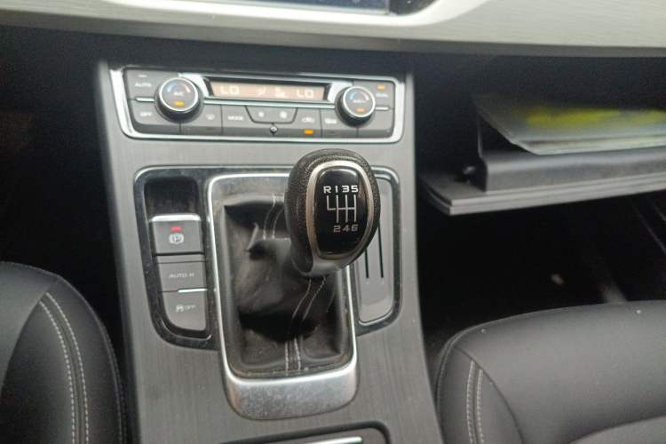 Used Geely Auto Emgrand X7 Sport 2020 1.8TD Manual Two-Wheel Drive Elite Version Gear Lever