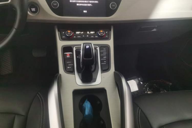 Used Geely Auto Emgrand X7 Sport 2020 1.8TD DCT Two-Wheel Drive Smart Connect 4G-Enabled Version Gear Lever