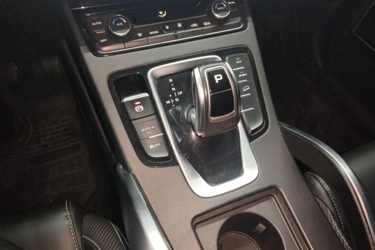 Used Geely Auto Emgrand X7 Sport 2020 1.8TD DCT Two-Wheel Drive Smart Connect 4G-Enabled Version Gear Lever