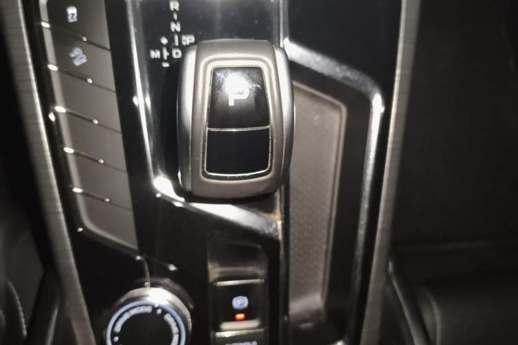 Used Geely Auto Emgrand X7 Sport 2020 1.8TD DCT Smart Connect PRO Gear Lever