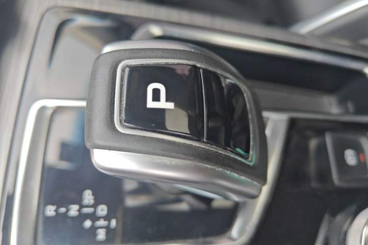 Used Geely Auto Emgrand X7 Sport 2020 1.8TD DCT ZhiZun PRO Gear Lever