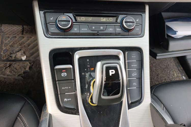 Used Geely Auto Emgrand X7 Sport 2020 1.8TD DCT Two-Wheel Drive Smart Connect 4G-Enabled Version Gear Lever