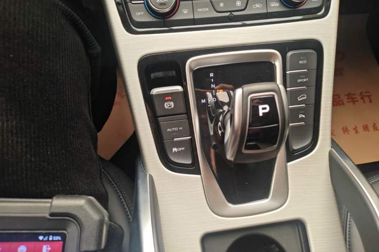 Used Geely Auto Emgrand X7 Sport 2020 1.8TD DCT Two-Wheel Drive Smart Connect 4G-Enabled Version Gear Lever