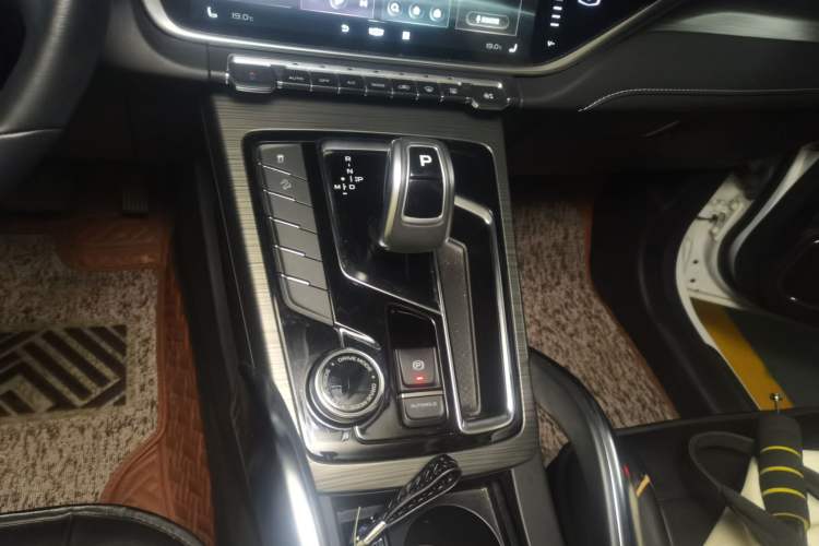 Used Geely Auto Emgrand X7 Sport 2020 1.5TD Automatic Smart Connect PRO Gear Lever