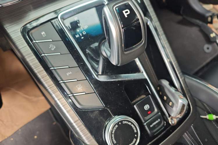 Used Geely Auto Emgrand X7 Sport 2020 1.8TD DCT Smart PRO Gear Lever