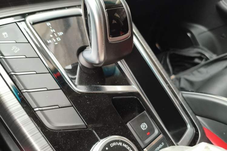 Used Geely Auto Emgrand X7 Sport 2020 1.8TD DCT Smart Connect PRO Gear Lever