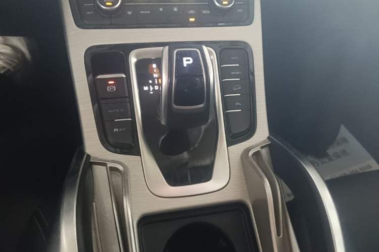 Used Geely Auto Emgrand X7 Sport 2020 1.8TD DCT Two-Wheel Drive Smart Connect 4G-Enabled Version Gear Lever
