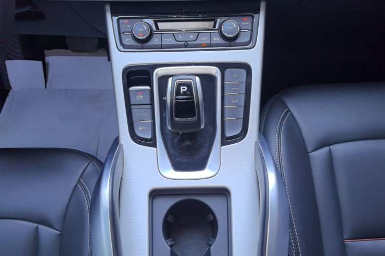 Used Geely Auto Emgrand X7 Sport 2020 1.8TD DCT Two-Wheel Drive Zhiya Model Gear Lever