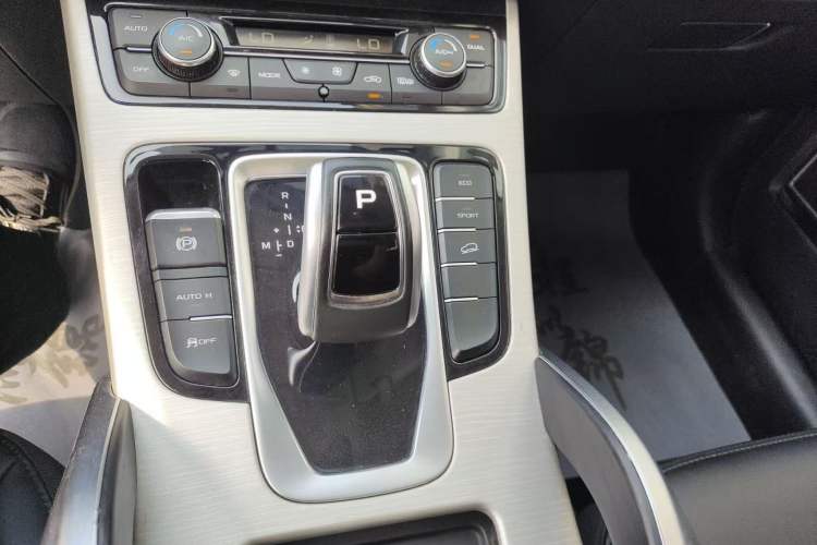 Used Geely Auto Emgrand X7 Sport 2020 1.8TD DCT Two-Wheel Drive Zhiya Model Gear Lever