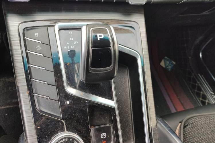 Used Geely Auto Emgrand X7 Sport 2020 1.5TD Automatic Smart Connect PRO Gear Lever