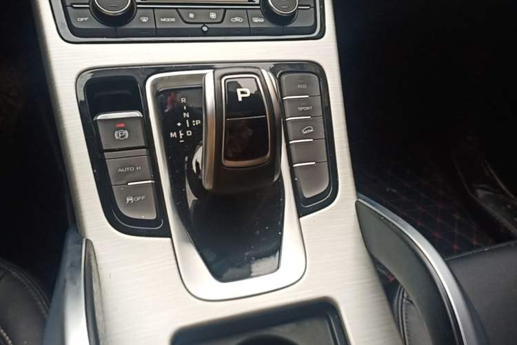 Used Geely Auto Emgrand X7 Sport 2020 1.8TD DCT Two-Wheel Drive Zhiya Model Gear Lever
