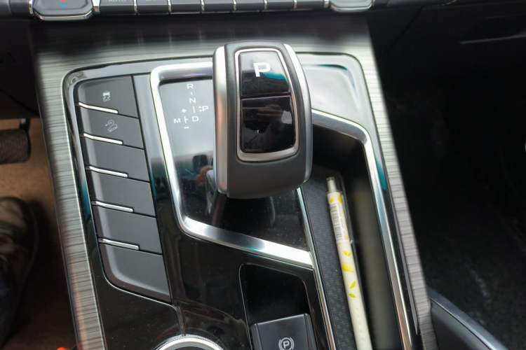 Used Geely Auto Emgrand X7 Sport 2020 1.8TD DCT Smart Connect PRO Gear Lever