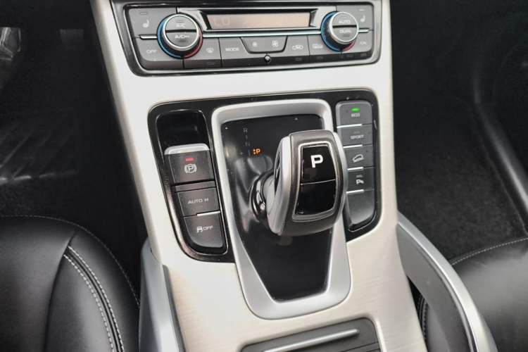 Used Geely Auto Emgrand X7 Sport 2020 1.8TD DCT Two-Wheel Drive Smart Connect 4G-Enabled Version Gear Lever