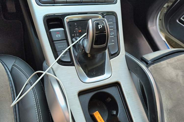 Used Geely Auto Emgrand X7 Sport 2020 1.8TD DCT Two-Wheel Drive Smart Connect 4G-Enabled Version Gear Lever
