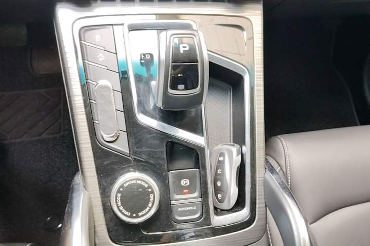 Used Geely Auto Emgrand X7 Sport 2020 1.5TD Automatic Smart Connect PRO Gear Lever