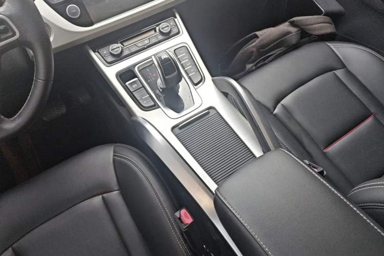 Used Geely Auto Emgrand X7 Sport 2020 1.8TD DCT Two-Wheel Drive Smart Connect 4G-Enabled Version Gear Lever