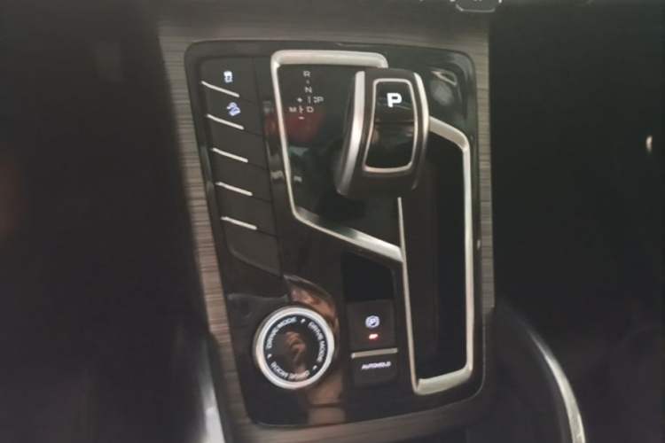 Used Geely Auto Emgrand X7 Sport 2020 1.5TD Automatic Smart Connect PRO Gear Lever