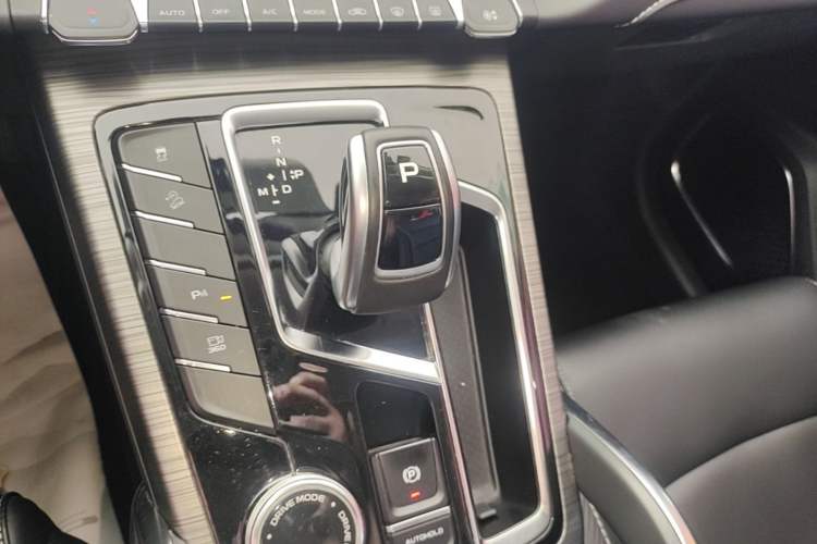 Used Geely Auto Emgrand X7 Sport 2020 1.8TD DCT Smart PRO Gear Lever
