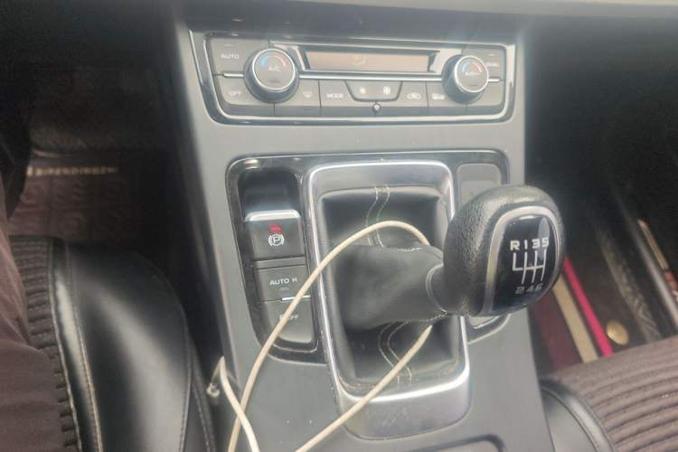 Used Geely Auto Emgrand X7 Sport 2020 1.8TD Manual Two-Wheel Drive Elite Version Gear Lever