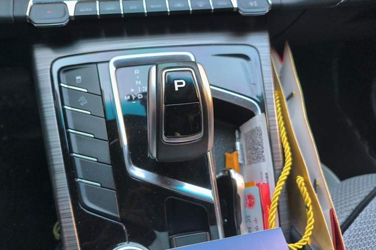 Used Geely Auto Emgrand X7 Sport 2020 1.5TD Automatic Smart Connect PRO Gear Lever
