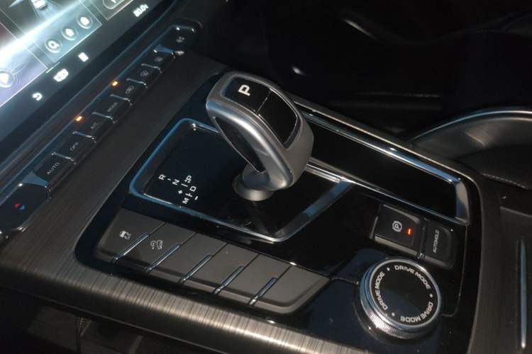 Used Geely Auto Emgrand X7 Sport 2020 1.8TD DCT Smart Connect PRO Gear Lever