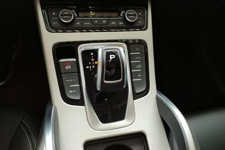 Used Geely Auto Emgrand X7 Sport 2020 1.8TD DCT Two-Wheel Drive Smart Connect 4G-Enabled Version Gear Lever