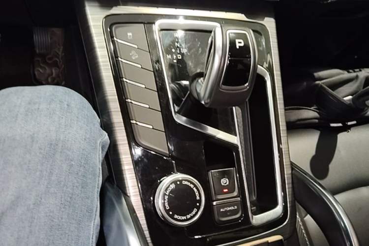 Used Geely Auto Emgrand X7 Sport 2020 1.8TD DCT Smart Connect PRO Gear Lever