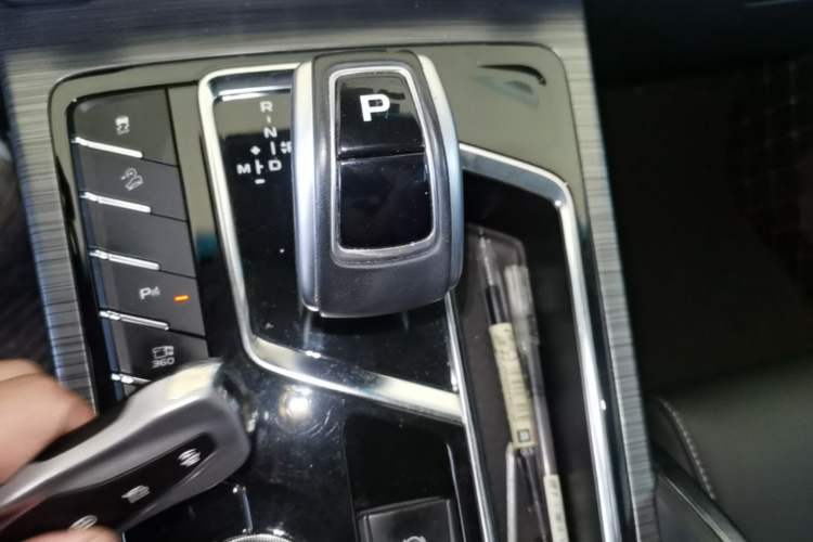 Used Geely Auto Emgrand X7 Sport 2020 1.8TD DCT ZhiZun PRO Gear Lever