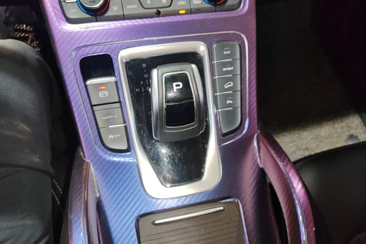 Used Geely Auto Emgrand X7 Sport 2020 1.8TD DCT Two-Wheel Drive Smart Connect 4G-Enabled Version Gear Lever