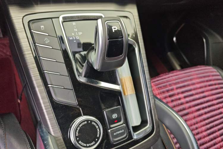 Used Geely Auto Emgrand X7 Sport 2020 1.8TD DCT Smart Connect PRO Gear Lever