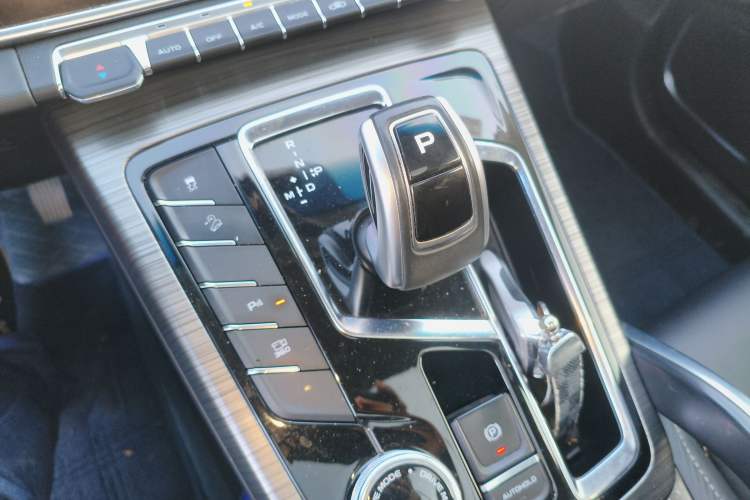 Used Geely Auto Emgrand X7 Sport 2020 1.8TD DCT Smart PRO Gear Lever