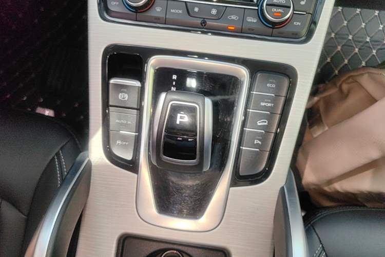 Used Geely Auto Emgrand X7 Sport 2020 1.8TD DCT Two-Wheel Drive Smart Connect 4G-Enabled Version Gear Lever