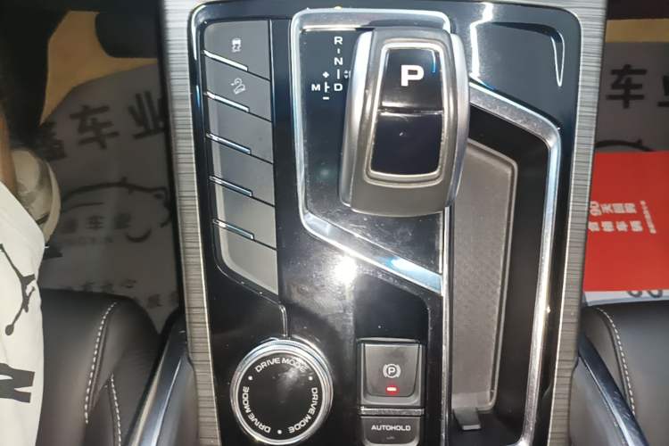 Used Geely Auto Emgrand X7 Sport 2020 1.5TD Automatic Smart Connect PRO Gear Lever
