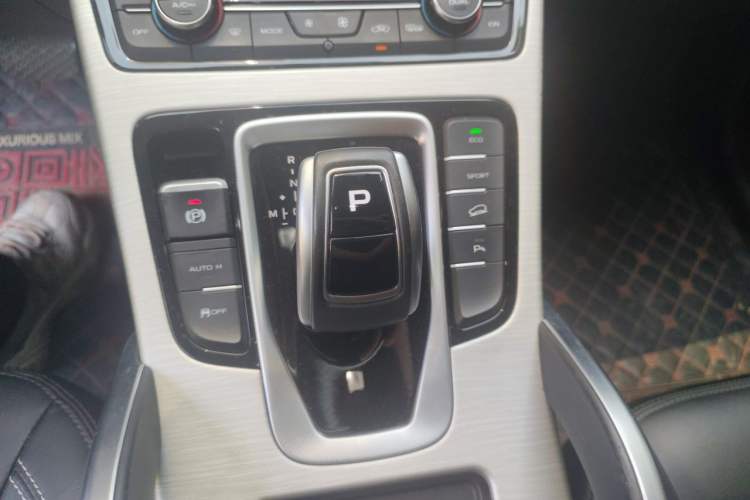 Used Geely Auto Emgrand X7 Sport 2020 1.8TD DCT Two-Wheel Drive Smart Connect 4G-Enabled Version Gear Lever