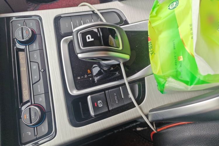 Used Geely Auto Emgrand X7 Sport 2020 1.8TD DCT Two-Wheel Drive Smart Connect 4G-Enabled Version Gear Lever