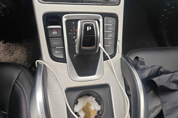 Used Geely Auto Emgrand X7 Sport 2020 1.8TD DCT Two-Wheel Drive Smart Connect 4G-Enabled Version Gear Lever