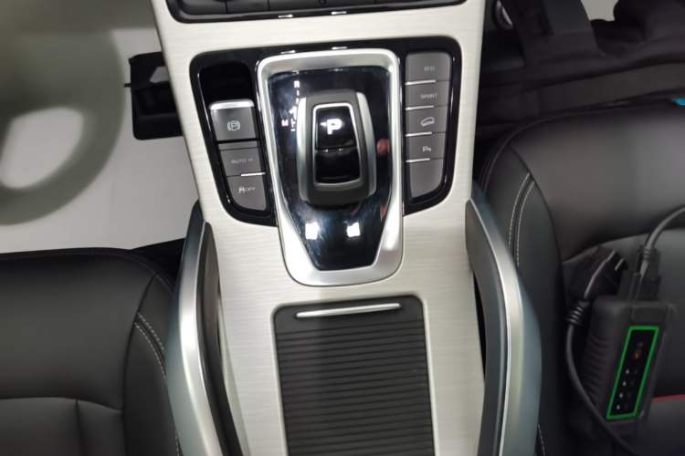 Used Geely Auto Emgrand X7 Sport 2020 1.8TD DCT Two-Wheel Drive Smart Connect 4G-Enabled Version Gear Lever