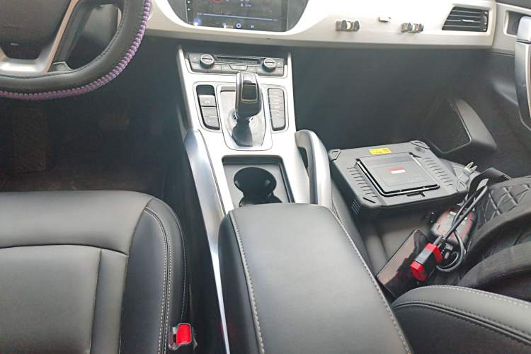 Used Geely Auto Emgrand X7 Sport 2020 1.8TD DCT Two-Wheel Drive Smart Connect 4G-Enabled Version Gear Lever