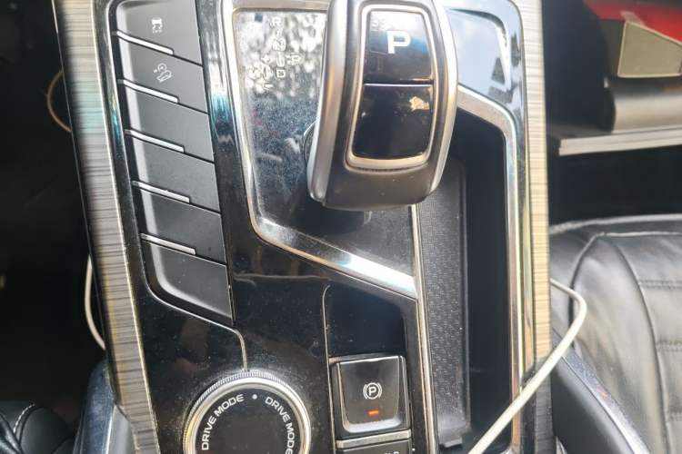 Used Geely Auto Emgrand X7 Sport 2020 1.5TD Automatic Smart Connect PRO Gear Lever