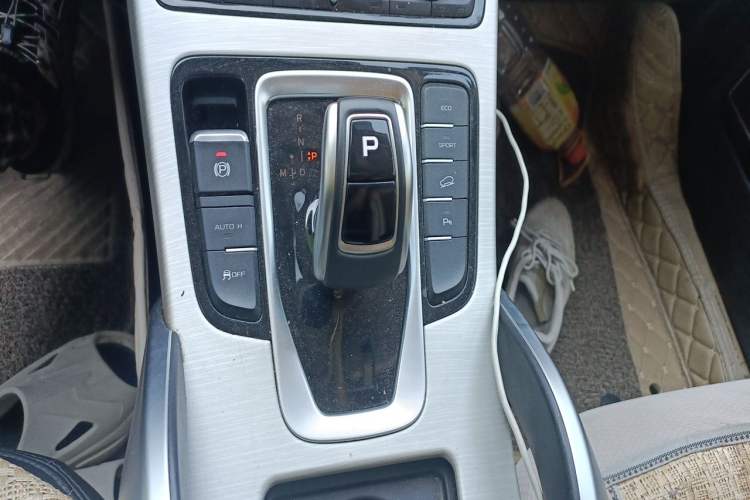 Used Geely Auto Emgrand X7 Sport 2020 1.8TD DCT Two-Wheel Drive Smart Connect 4G-Enabled Version Gear Lever