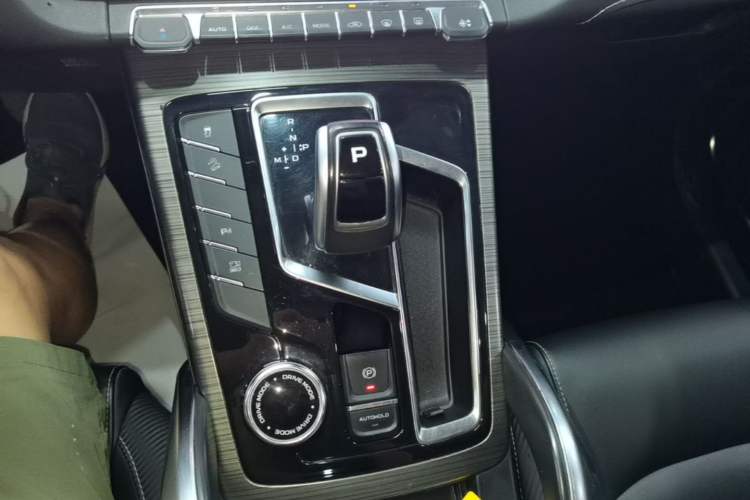 Used Geely Auto Emgrand X7 Sport 2020 1.5TD Automatic Smart Connect PRO Gear Lever