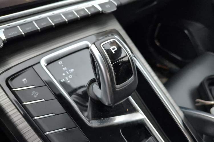 Used Geely Auto Emgrand X7 Sport 2020 1.8TD DCT Smart Connect PRO Gear Lever